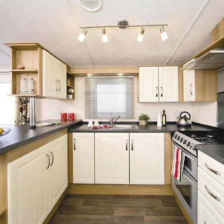 Отель Lakeside Holiday Park Burnham-on-Sea Экстерьер фото