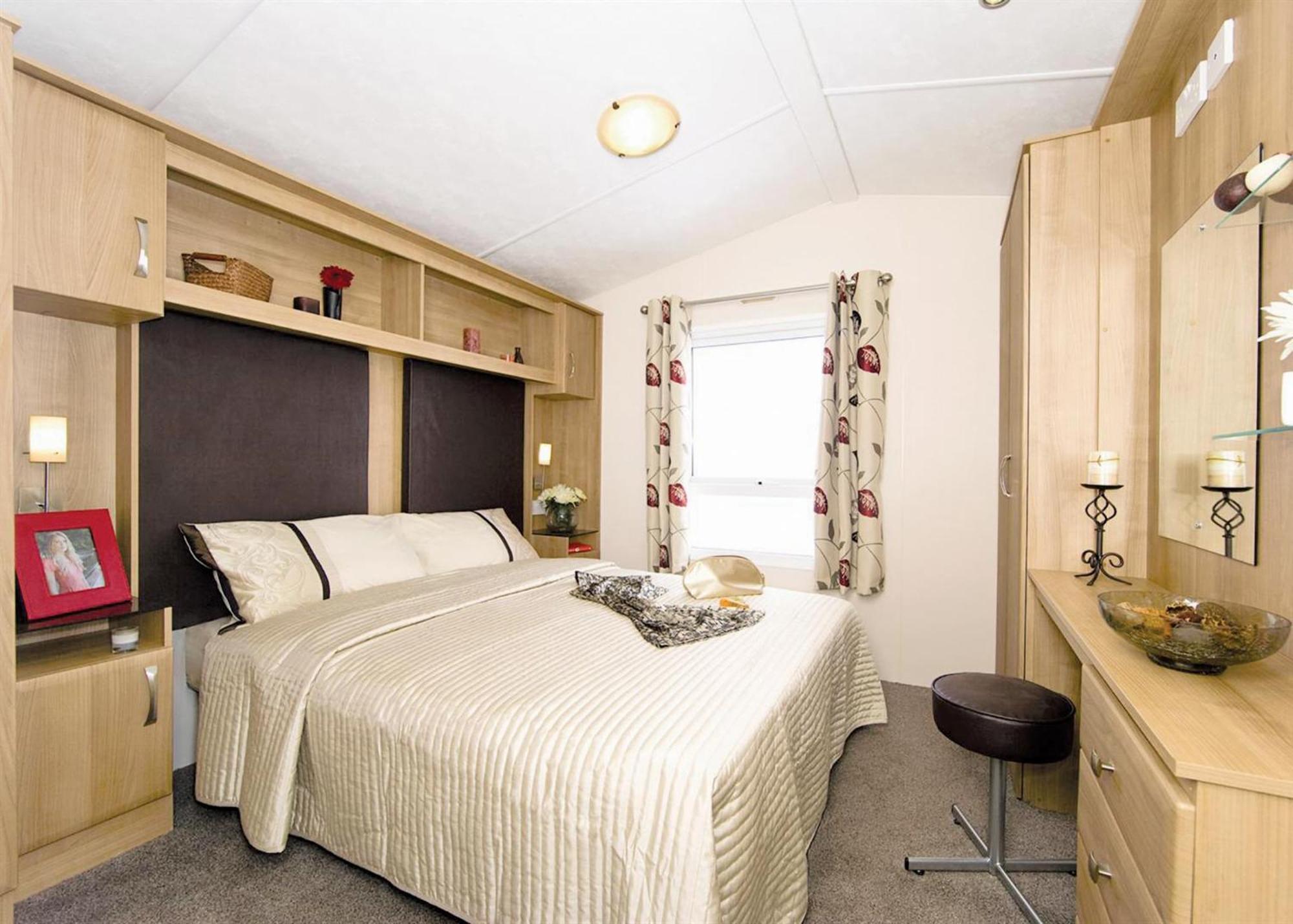 Отель Lakeside Holiday Park Burnham-on-Sea Экстерьер фото