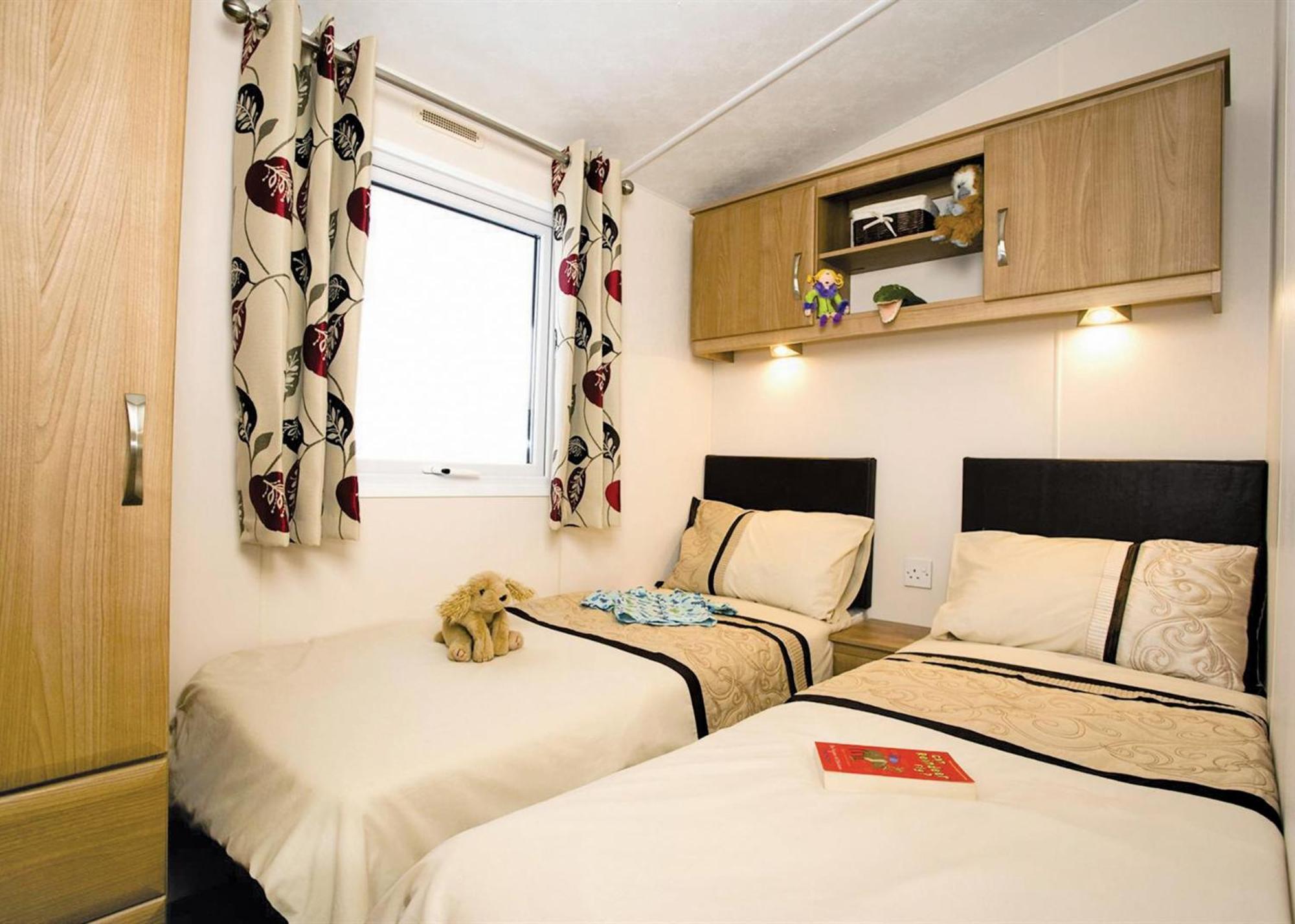 Отель Lakeside Holiday Park Burnham-on-Sea Экстерьер фото