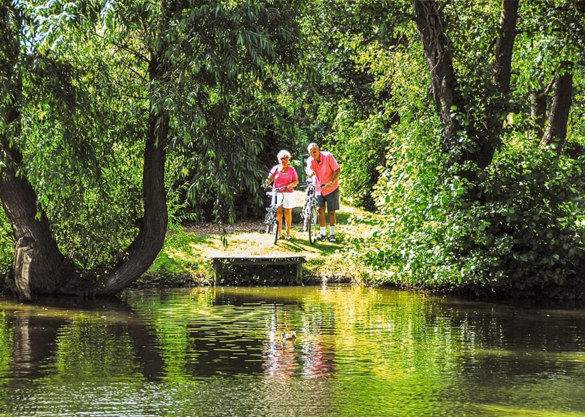 Отель Lakeside Holiday Park Burnham-on-Sea Экстерьер фото